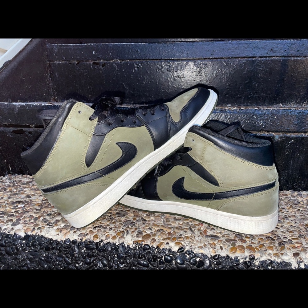 Jordan 1 Mid Olive Canvas